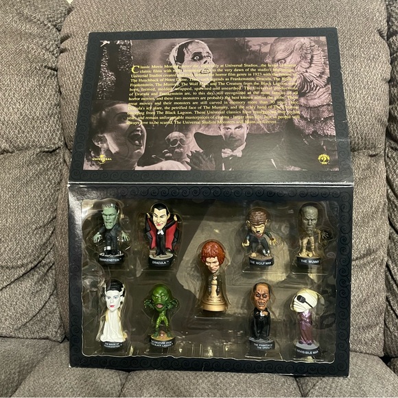 FAO Schwarz Universal Monsters Little Big Heads Set